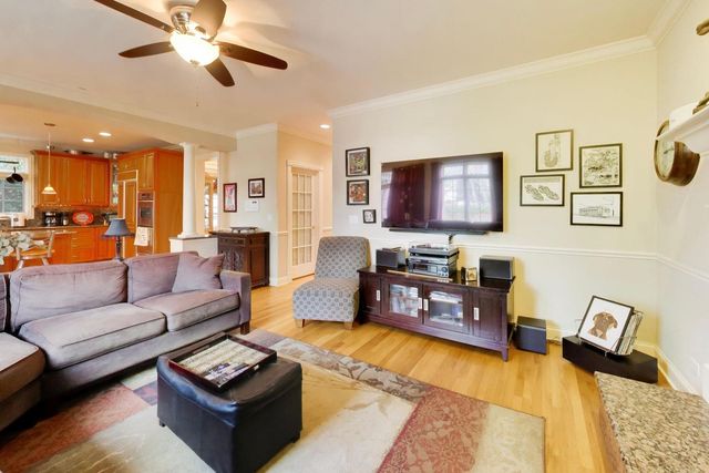 327 S Knight Avenue, Park Ridge, IL 60068