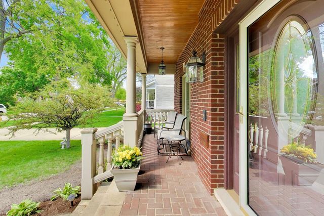 327 S Knight Avenue, Park Ridge, IL 60068