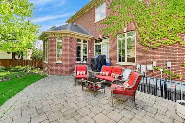 327 S Knight Avenue, Park Ridge, IL 60068