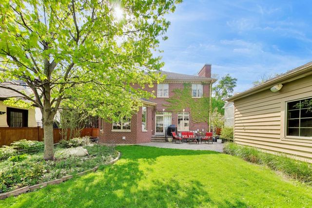 327 S Knight Avenue, Park Ridge, IL 60068