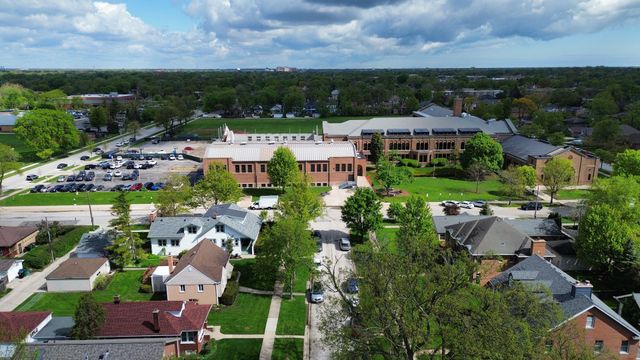 327 S Knight Avenue, Park Ridge, IL 60068