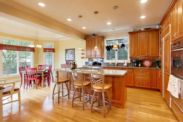 327 S Knight Avenue, Park Ridge, IL 60068