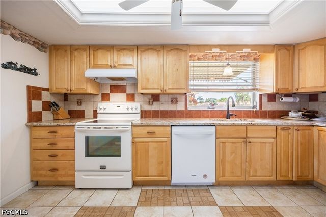 5585 Hamlet LN, Fort Myers, FL 33919