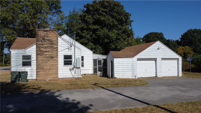 4060 E Huntsville Road, Fayetteville, AR 72701