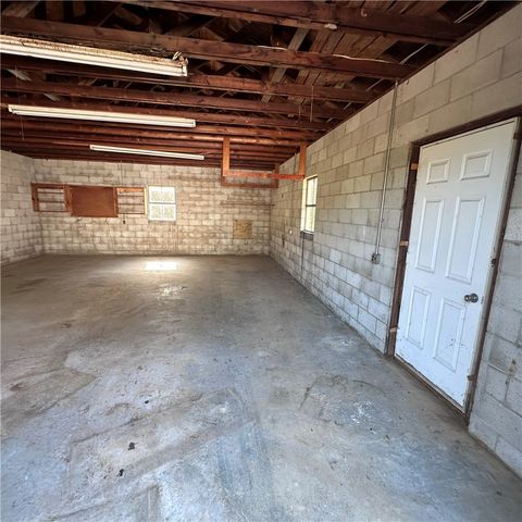 4060 E Huntsville Road, Fayetteville, AR 72701