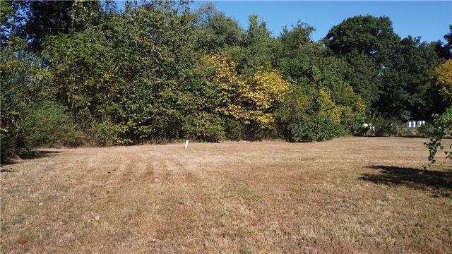 4060 E Huntsville Road, Fayetteville, AR 72701