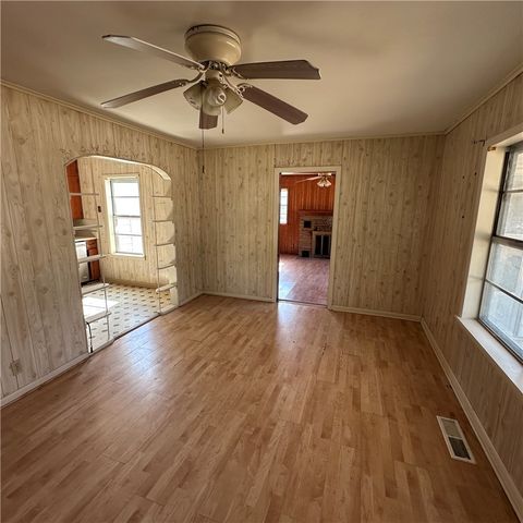 4060 E Huntsville Road, Fayetteville, AR 72701