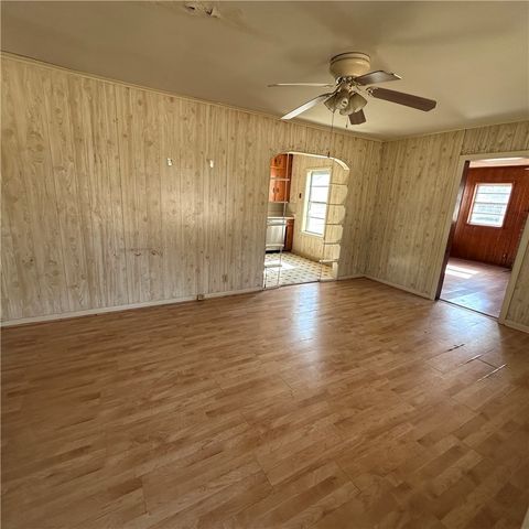 4060 E Huntsville Road, Fayetteville, AR 72701