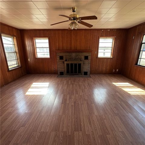 4060 E Huntsville Road, Fayetteville, AR 72701
