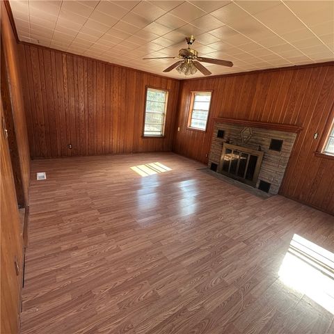 4060 E Huntsville Road, Fayetteville, AR 72701