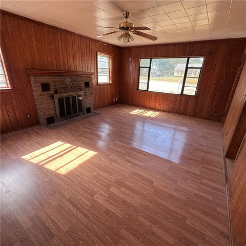 4060 E Huntsville Road, Fayetteville, AR 72701