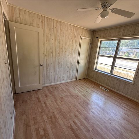4060 E Huntsville Road, Fayetteville, AR 72701