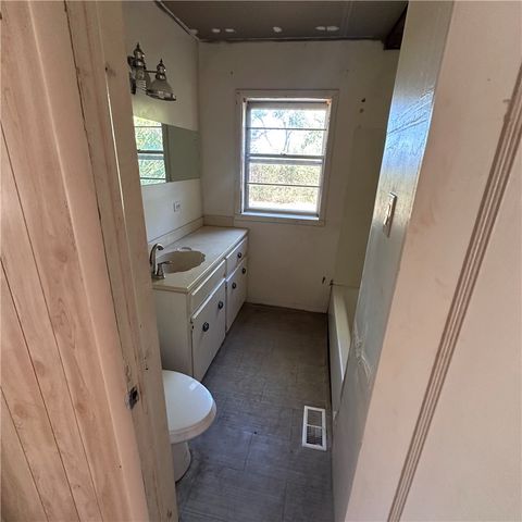 4060 E Huntsville Road, Fayetteville, AR 72701