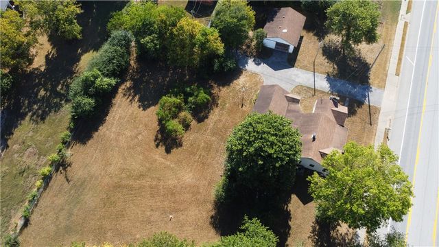 4060 E Huntsville Road, Fayetteville, AR 72701