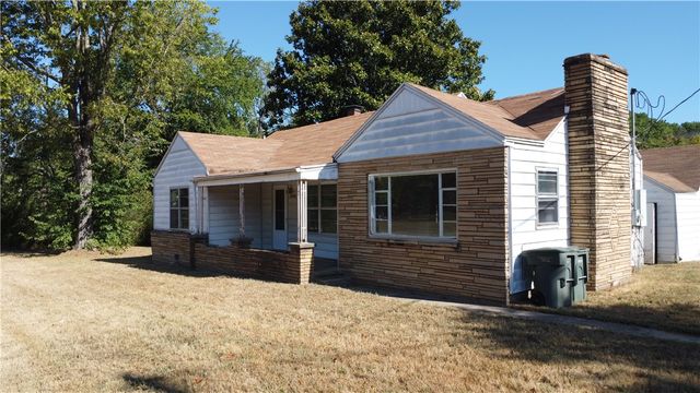 4060 E Huntsville Road, Fayetteville, AR 72701