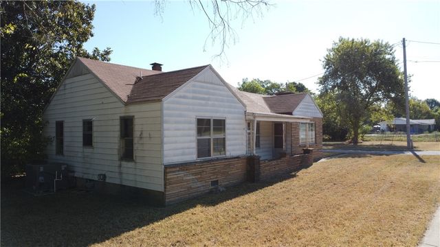 4060 E Huntsville Road, Fayetteville, AR 72701