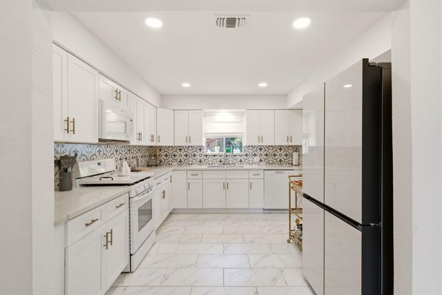 14822 N Eldridge Parkway, Houston, TX 77070