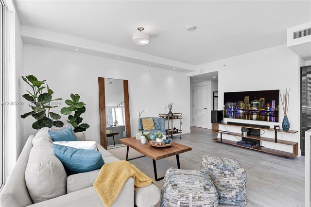 1080 Brickell Ave 2601, Miami, FL 33131