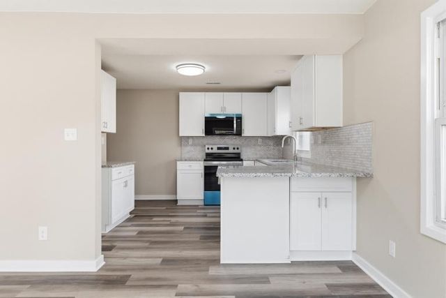 623 NE Woodlawn Street, Kansas City, MO 64116