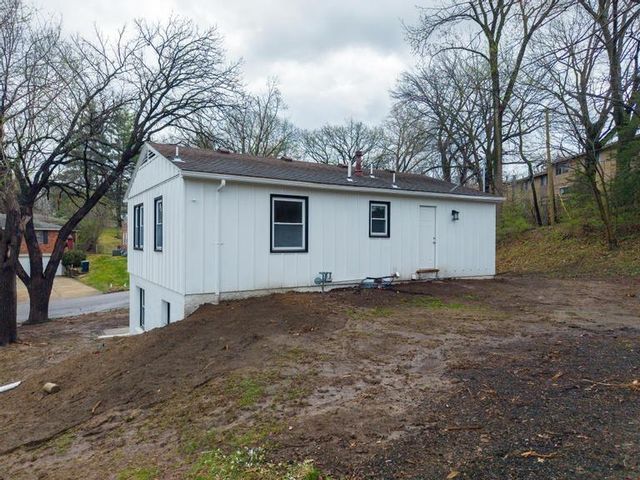 623 NE Woodlawn Street, Kansas City, MO 64116