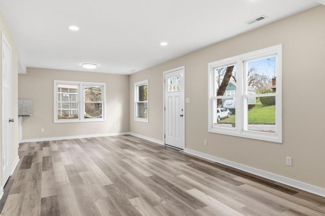 623 NE Woodlawn Street, Kansas City, MO 64116