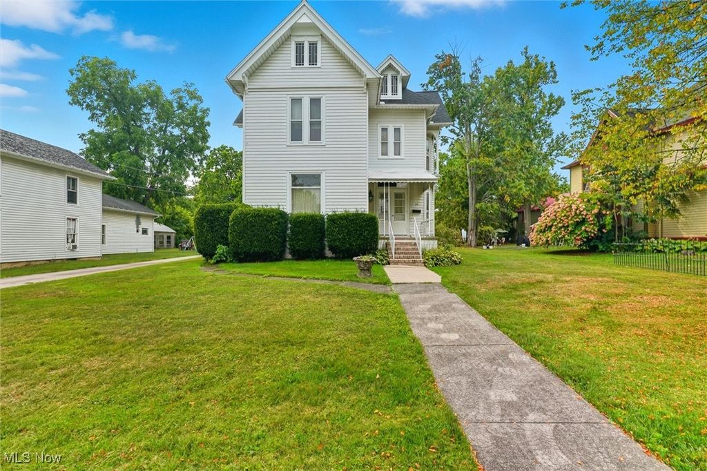 60 E Walnut Street, Jefferson, OH 44047