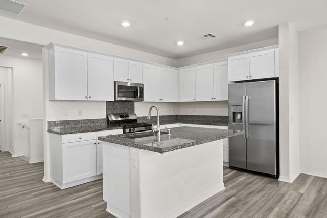 16650 Wyndham Lane 4, Fontana, CA 92336