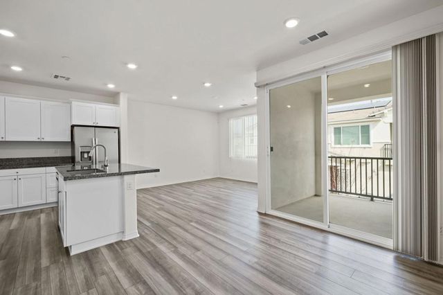 16650 Wyndham Lane 4, Fontana, CA 92336