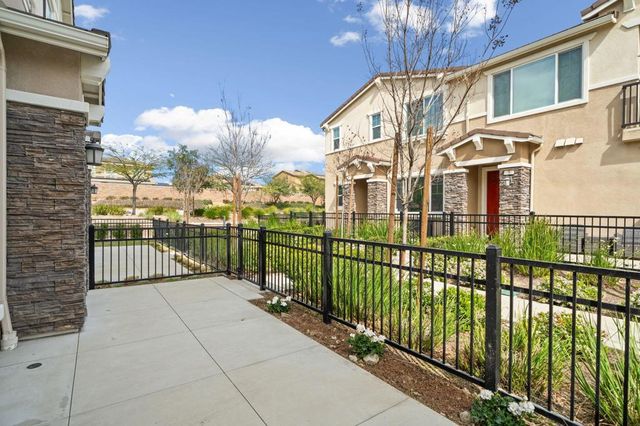 16650 Wyndham Lane 4, Fontana, CA 92336