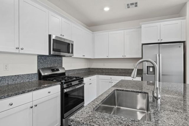 16650 Wyndham Lane 4, Fontana, CA 92336