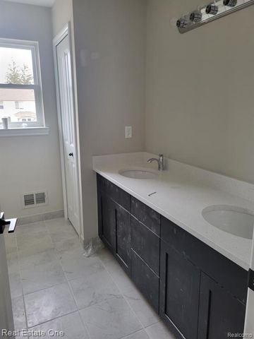 1983 Chancery Drive, Troy, MI 48085