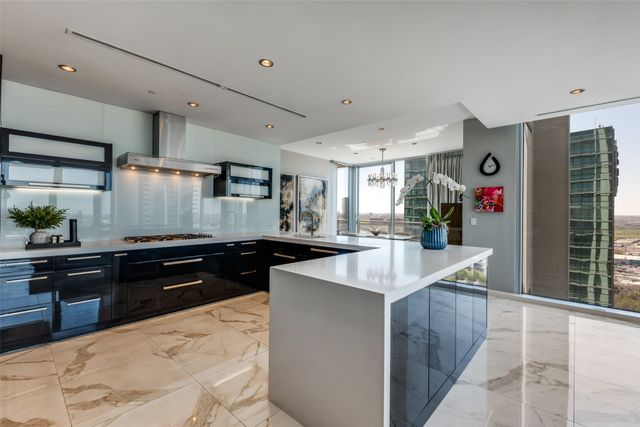 2900 Mckinnon Street 2204, Dallas, TX 75201