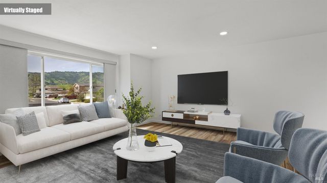 287 N Alamo Dr, Vacaville, CA 95688