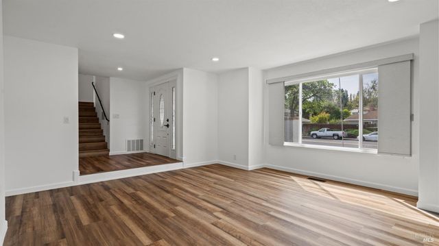 287 N Alamo Dr, Vacaville, CA 95688