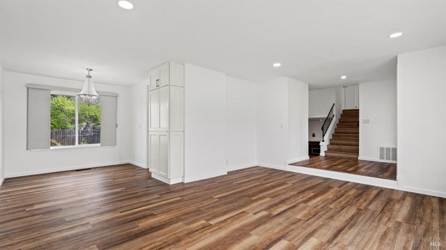 287 N Alamo Dr, Vacaville, CA 95688