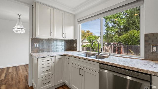 287 N Alamo Dr, Vacaville, CA 95688