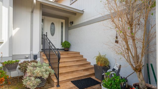 287 N Alamo Dr, Vacaville, CA 95688