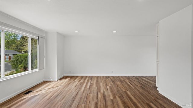 287 N Alamo Dr, Vacaville, CA 95688