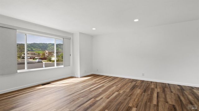 287 N Alamo Dr, Vacaville, CA 95688