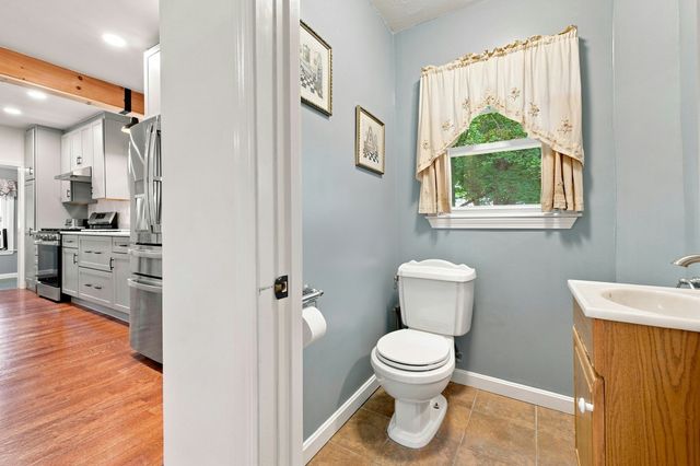 10 Sumner Ave, Middleboro, MA 02346