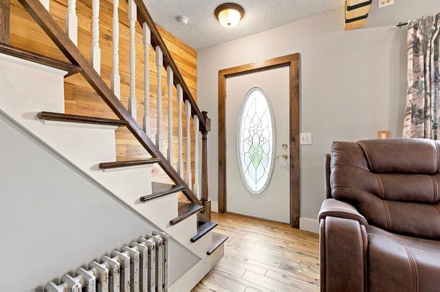 10 Sumner Ave, Middleboro, MA 02346