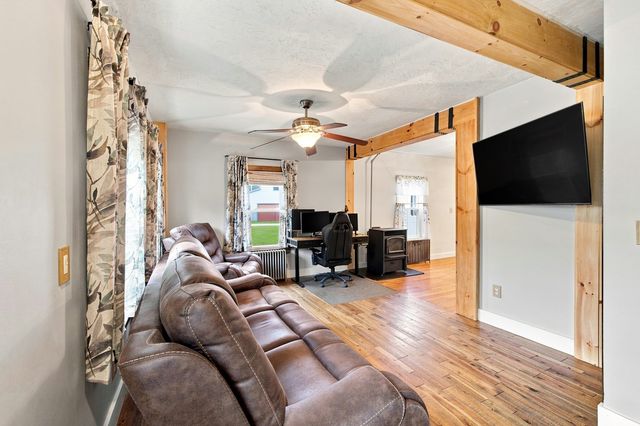 10 Sumner Ave, Middleboro, MA 02346