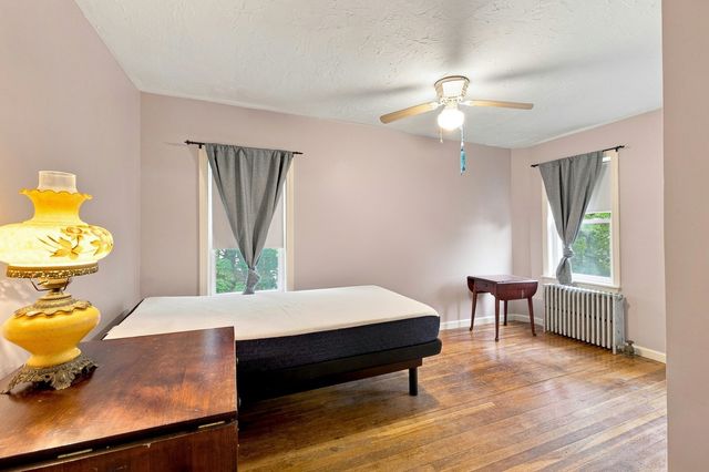 10 Sumner Ave, Middleboro, MA 02346