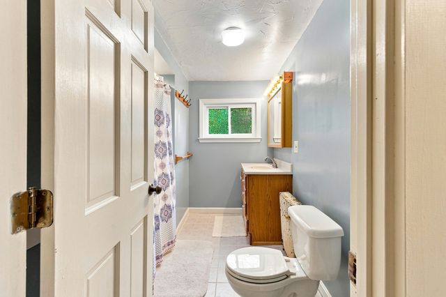10 Sumner Ave, Middleboro, MA 02346