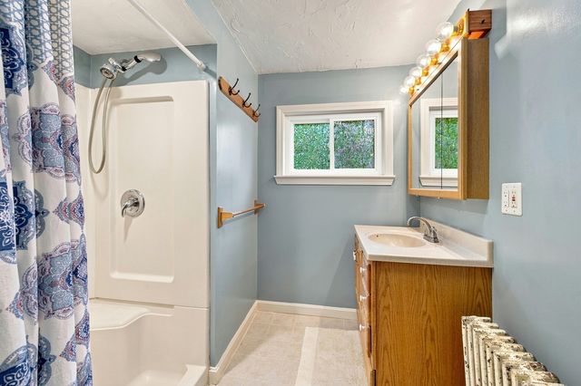 10 Sumner Ave, Middleboro, MA 02346
