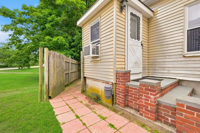 10 Sumner Ave, Middleboro, MA 02346