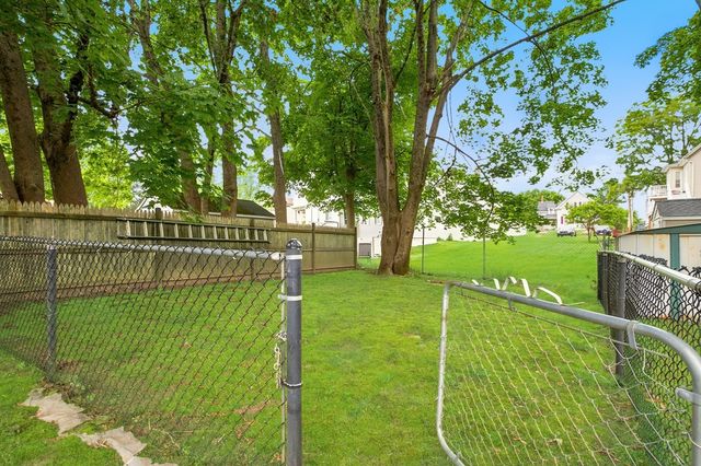 10 Sumner Ave, Middleboro, MA 02346