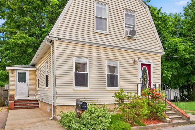10 Sumner Ave, Middleboro, MA 02346