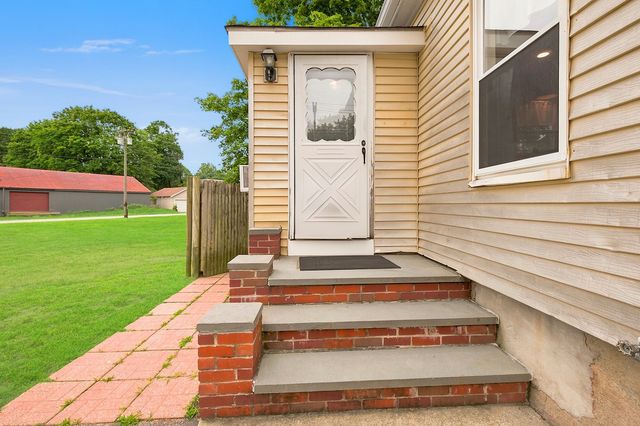 10 Sumner Ave, Middleboro, MA 02346