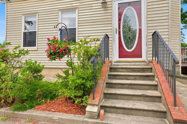 10 Sumner Ave, Middleboro, MA 02346